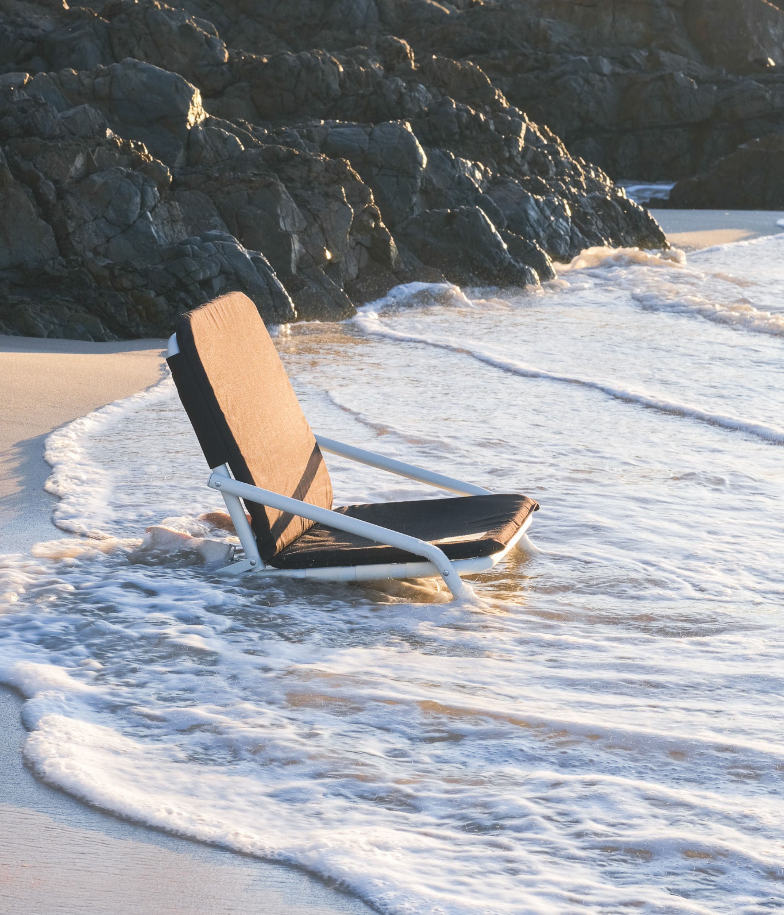 Black beach hot sale chair