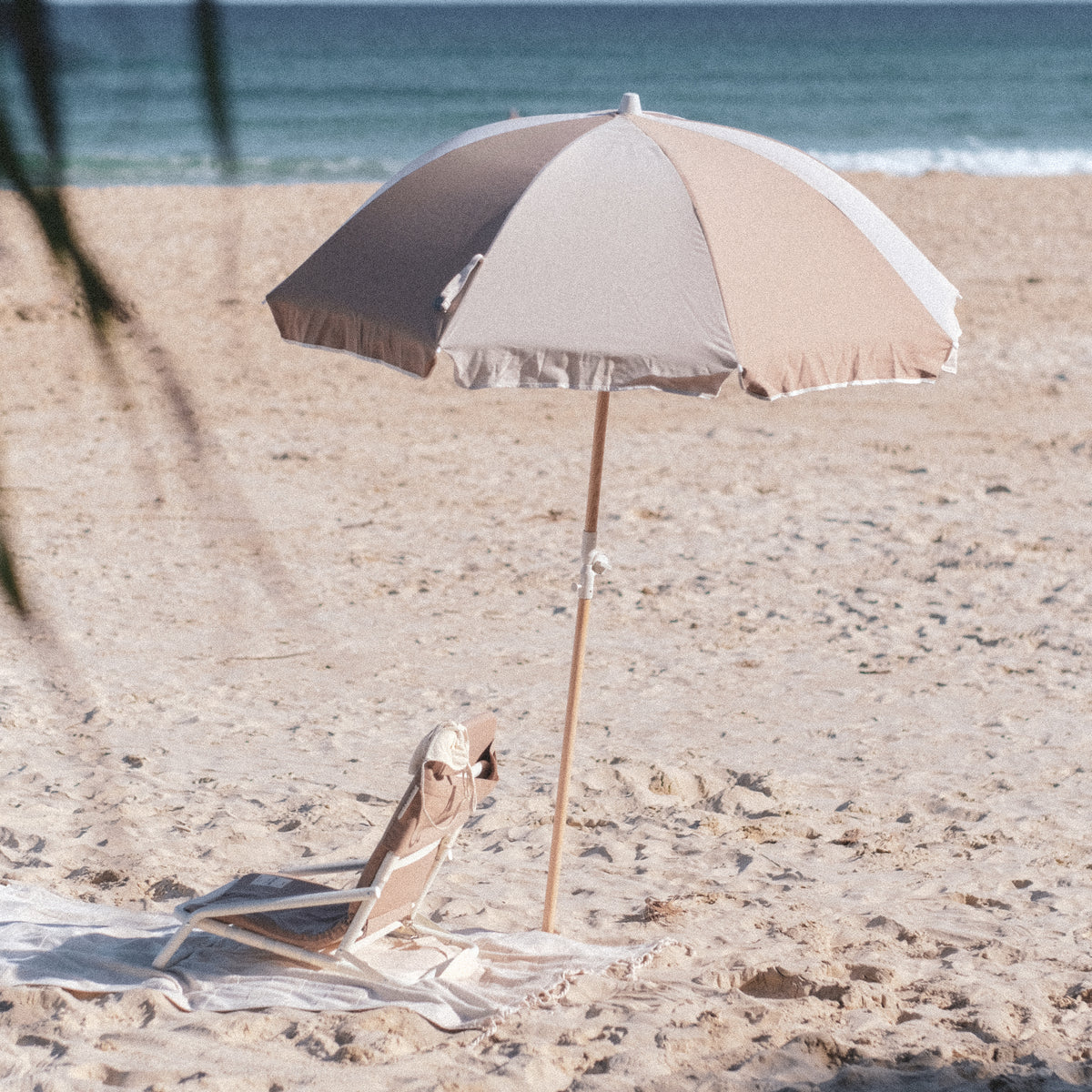 Husk Splice Beach Umbrella and Beach Chair on the sand